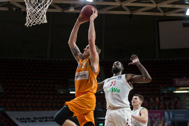 萨卡的复出 萨卡的复出