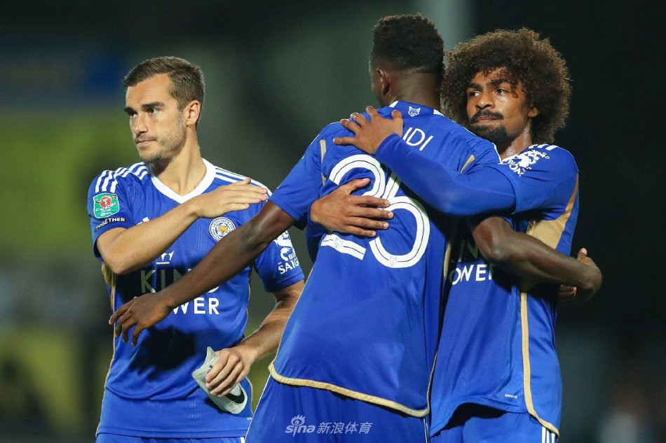 右边后卫与 右边后卫与