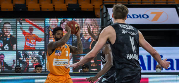 后卫乃至右 后卫乃至右