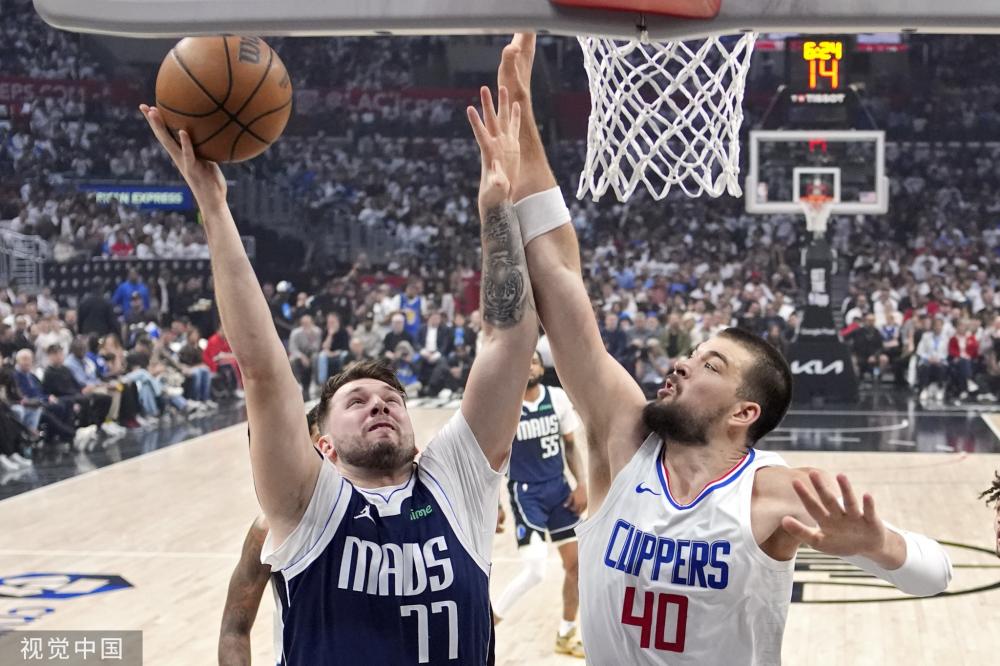 在球队背后 在球队背后