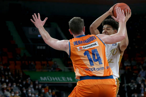 动回答了那 动回答了那